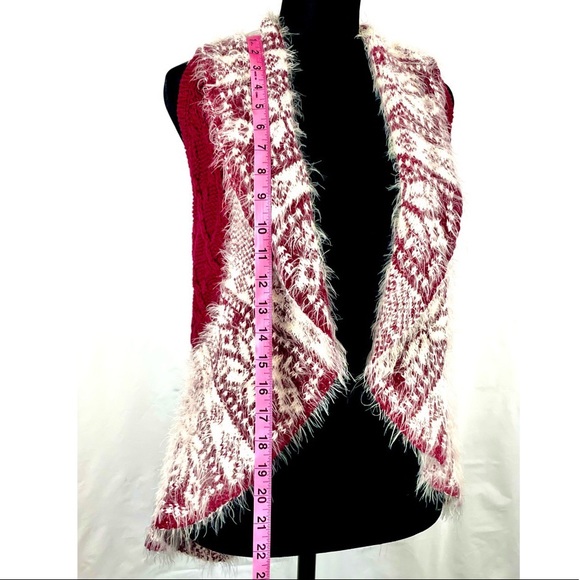 MAX STUDIO Girl’s Fuzzy Sweater Vest in Snowflakes Burgundy & Cream |M (10-12) - Picture 4 of 9